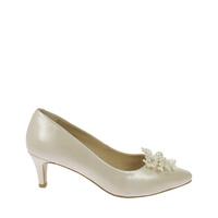 Beżowe skórzane szpilki z elegancką ozdobą